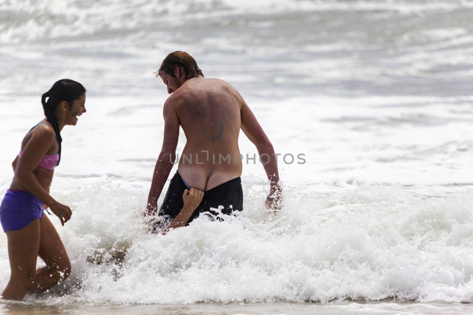 Spectators viewing the Quiksilver & Roxy Pro World Title Event by Imagecom