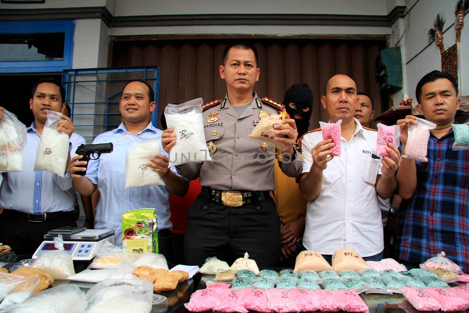 INDONESIA, Medan: Police detectives reveal at a conference that they have busted drug dealers from an international network in the city of Medan, Indonesia on November 3, 2015. A wide array of contraband are on display, reportedly including 12 kg of methamphetamine and 37,000 ecstasy pills, along with scales and weapons. The drugs on display are believed to be of Chinese origin, and the suspect is thought to have been operating in the area for at least six months.