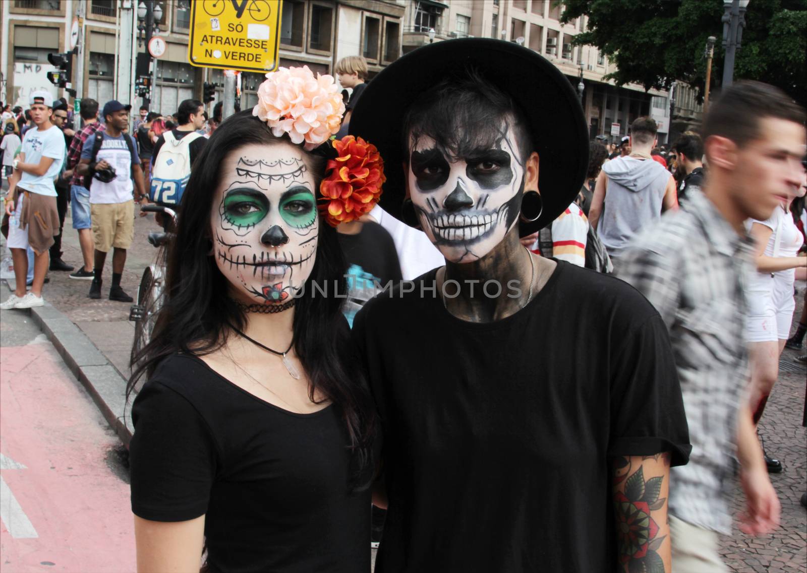 Couple of skulls in Zombie Walk Sao Paulo by marphotography