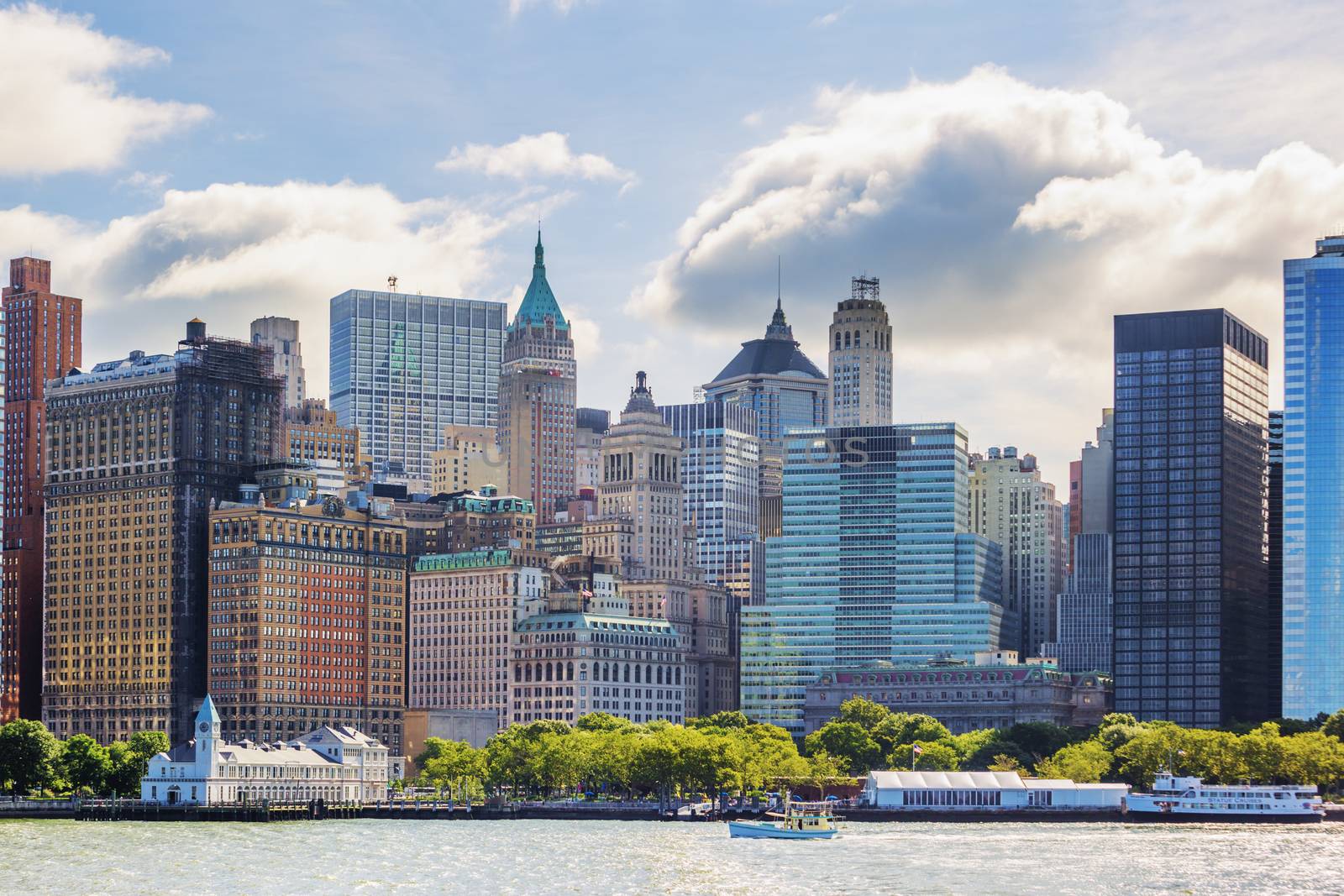New York City with Manhattan Skyline by vwalakte