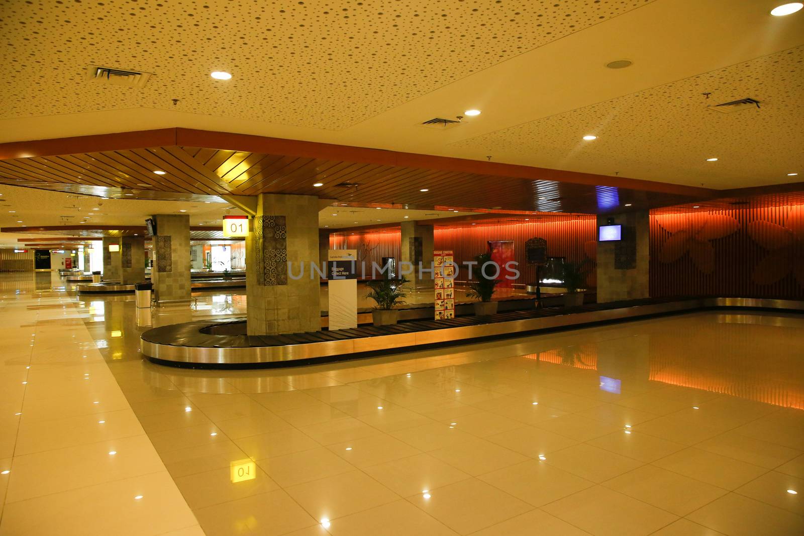INDONESIA, Denpasar: The arrival area is empty in Bali's Ngurah Rai Airport in Denpasar on November 4, 2015. Indonesia will extend the closure of an international airport on popular Bali resort island to on November 5 due to ash from an erupting volcano, an official said on November 4, grounding more than 100 flights. 
