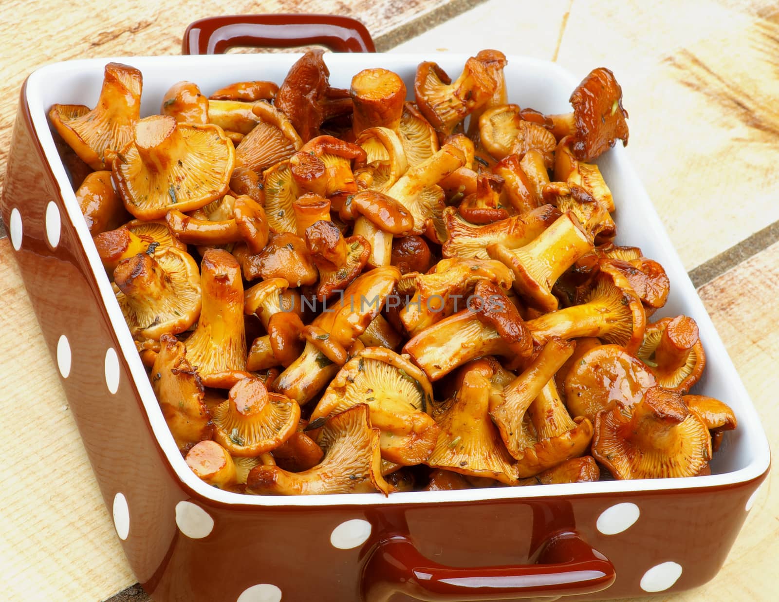 Roasted Chanterelles by zhekos