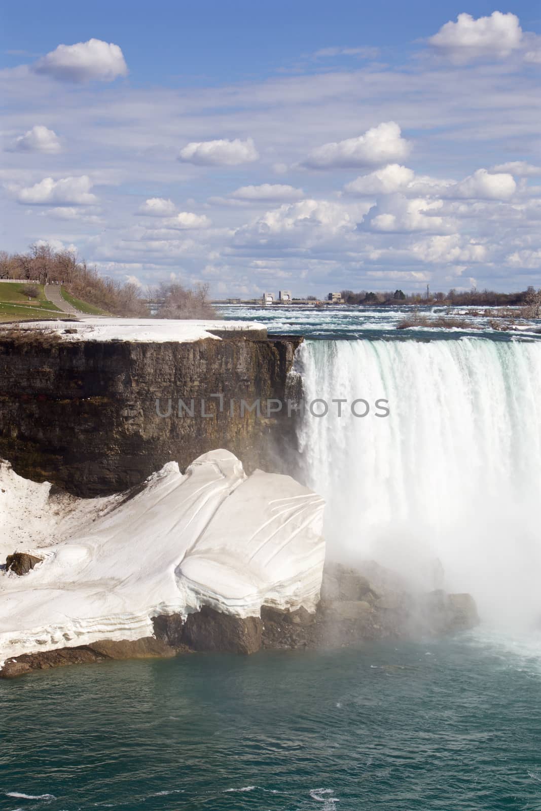 Beautiful Niagara falls and the snow on the rocks