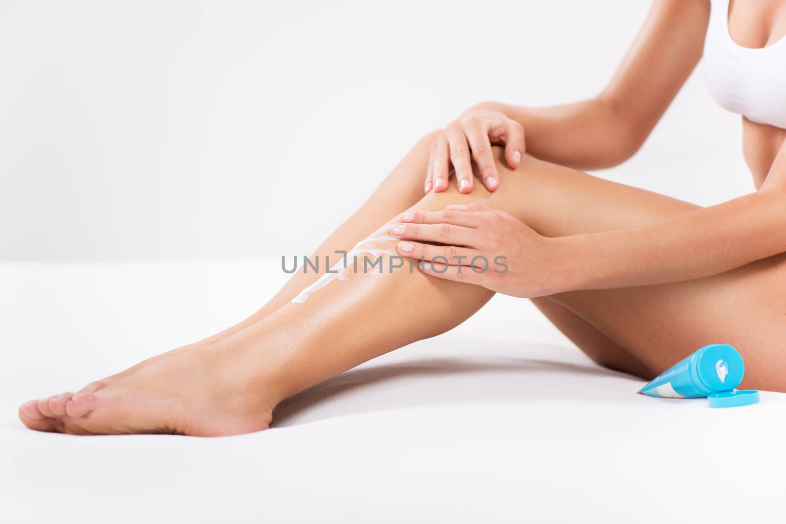 Bodycare of female Smooth legs with a body lotion.