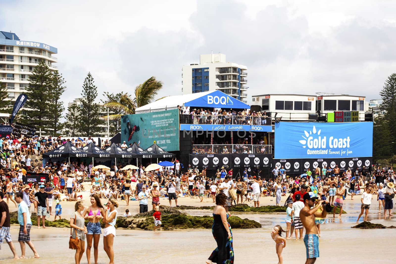 Spectators viewing the Quiksilver & Roxy Pro World Title Event by Imagecom
