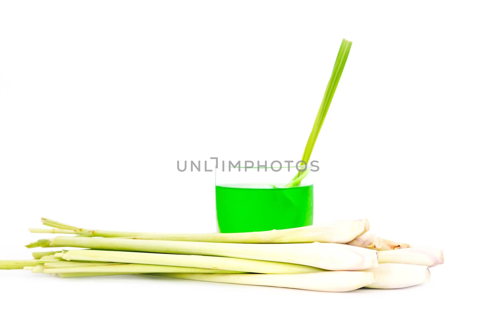 Cold lemongrass drink and fresh lemongrass .