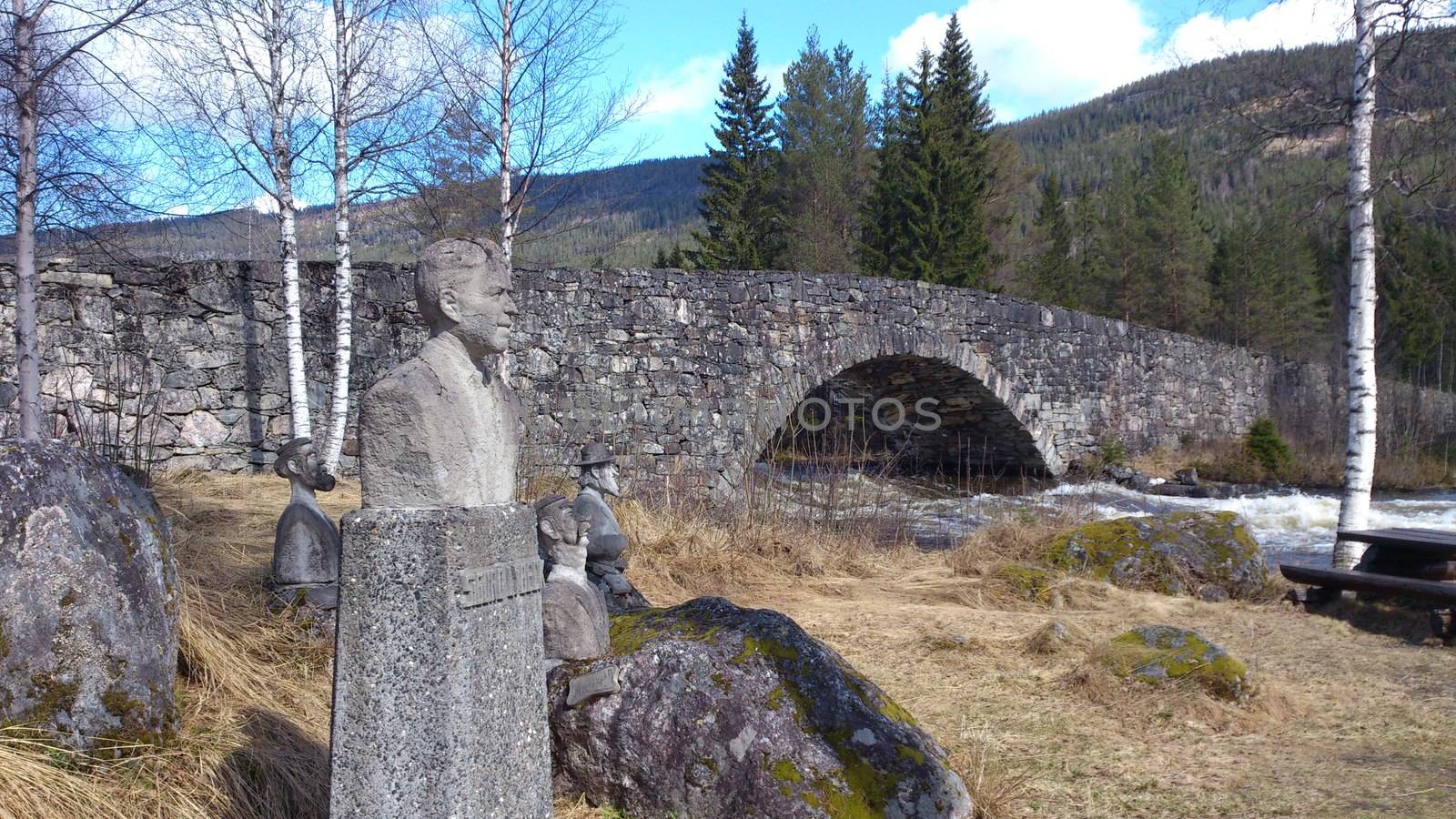 Lundebrue - steinbru i Etnedal, Oppland