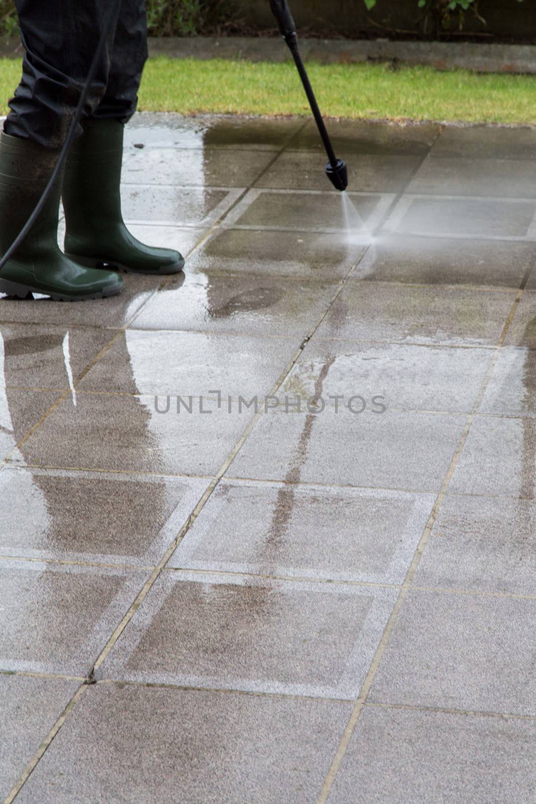 Outdoor floor cleaning with high pressure water jet