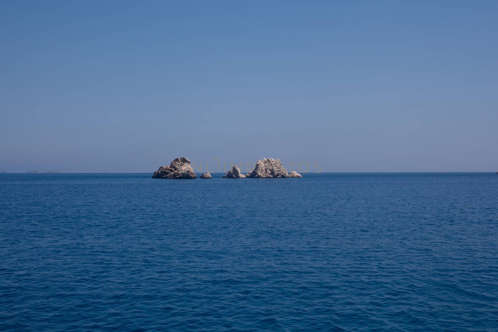 Rocks and sea by foaloce