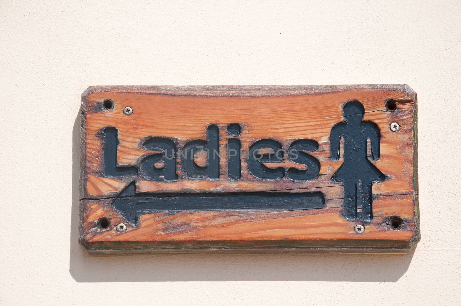 Signs indicating the direction to be taken by the ladies