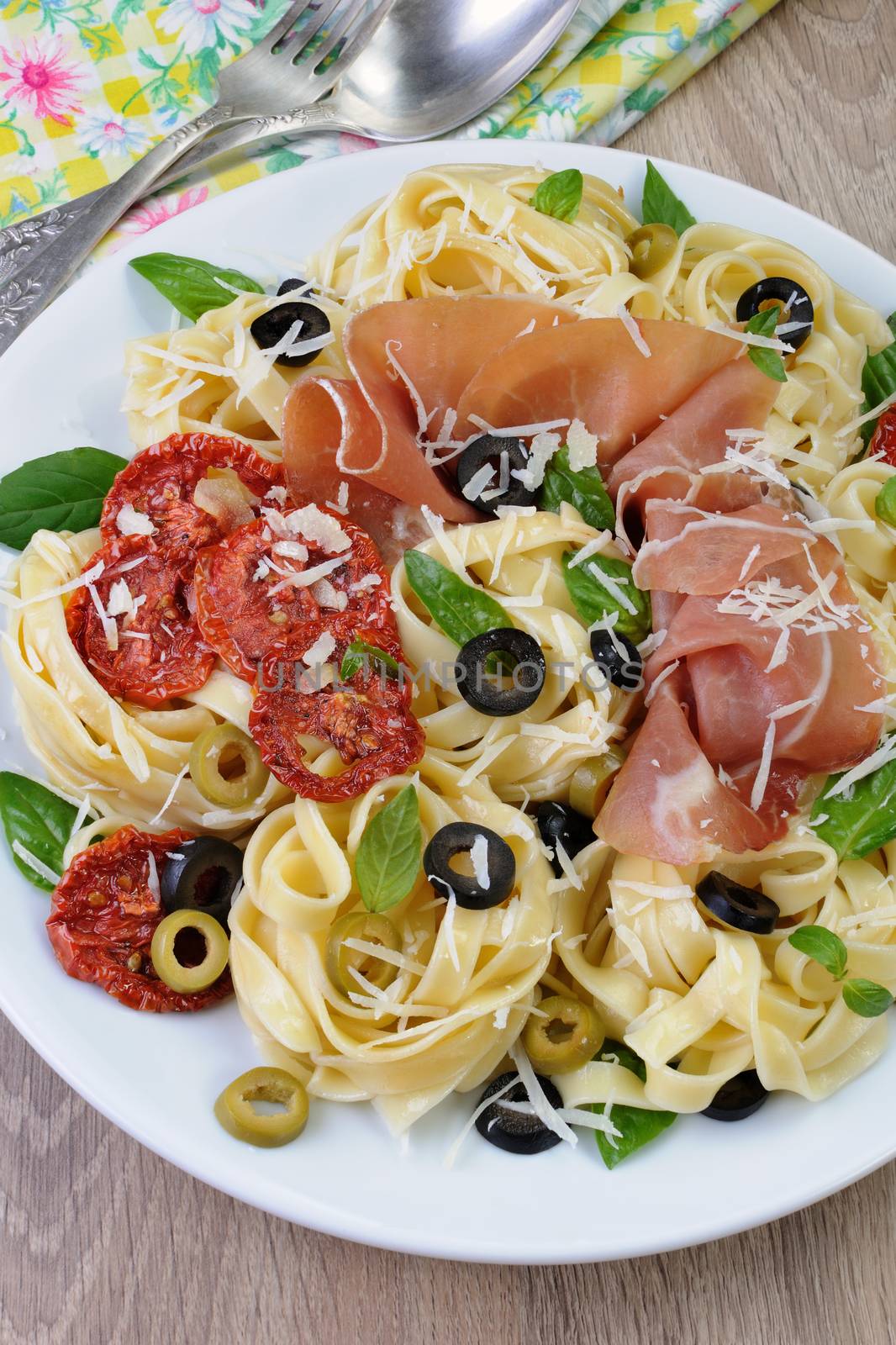 Pasta with gammon by Apolonia