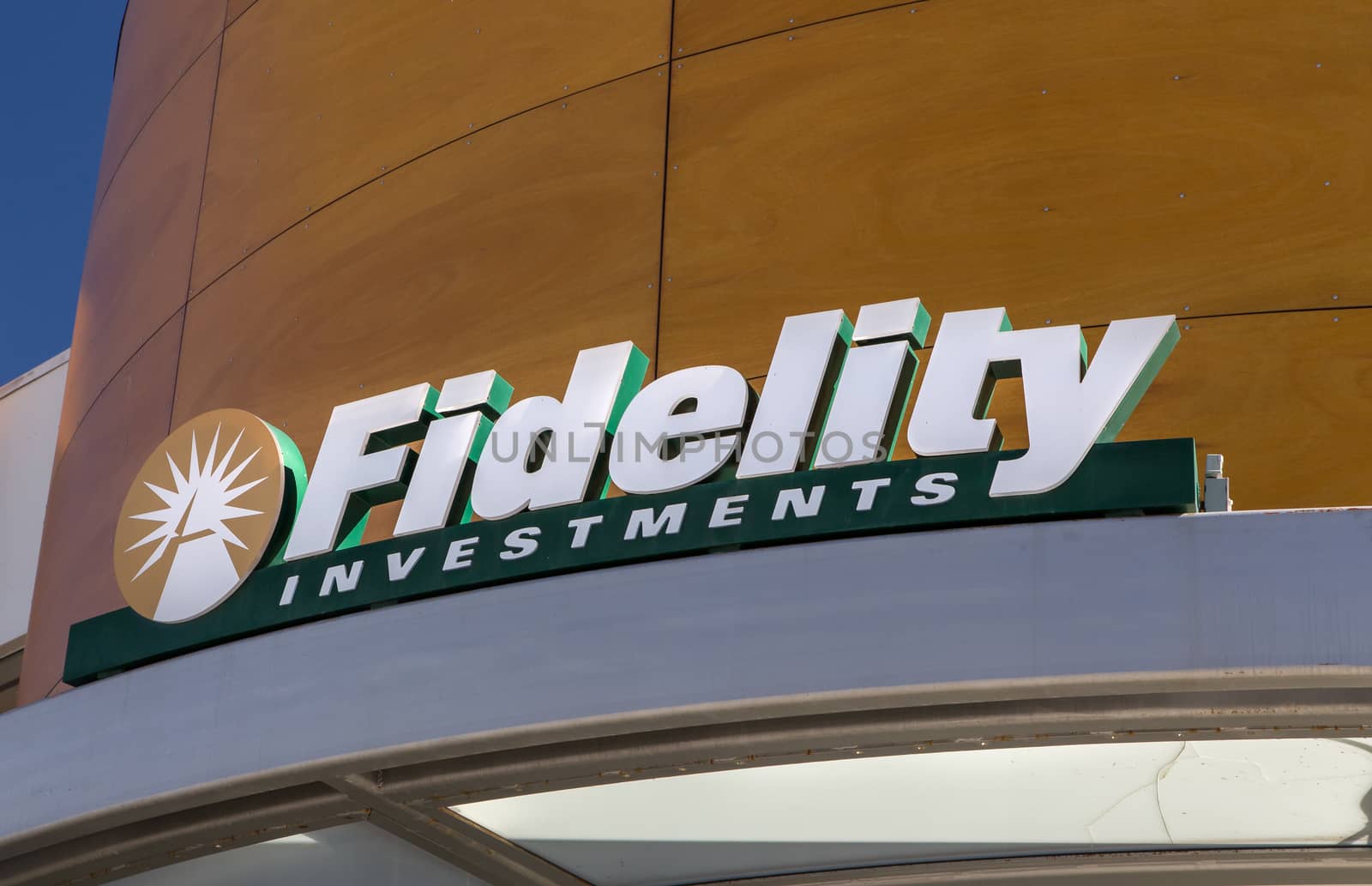 LOS ANGELES, CA/USA - November 11, 2015: Fidelity Investments exterior and logo. Fidelity Investments is an American multinational financial services corporation.