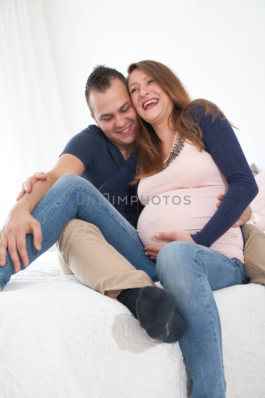 smiling pregnant couple by DNFStyle