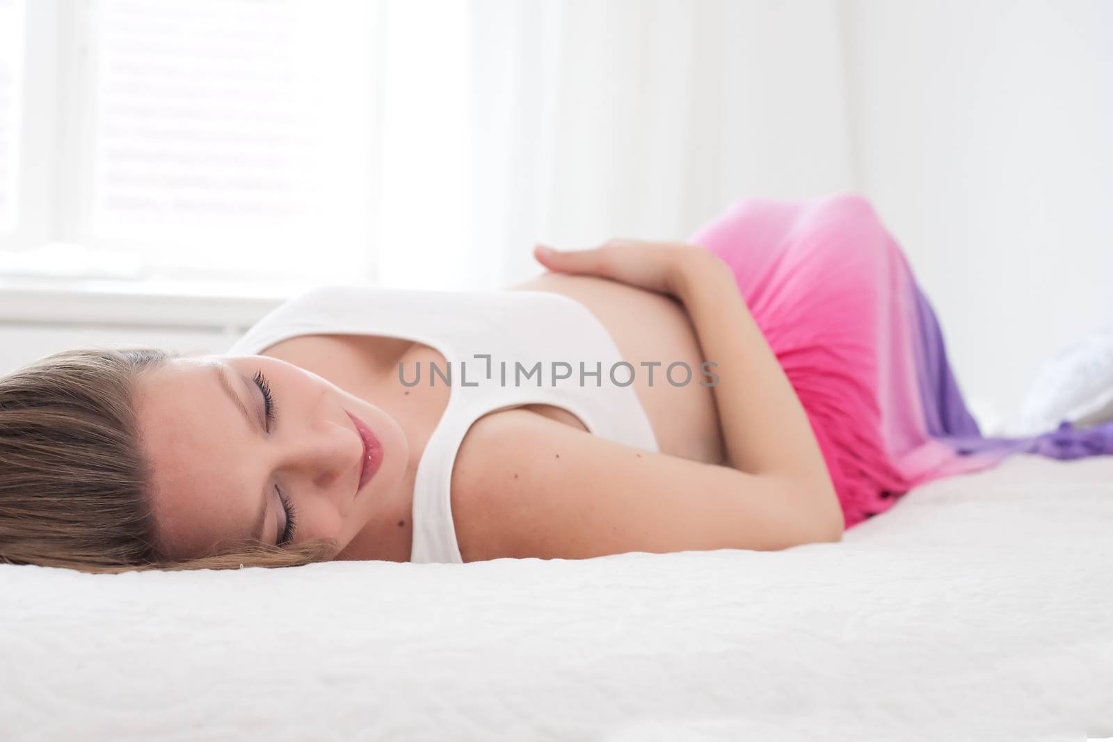Relaxing pregnant woman by DNFStyle