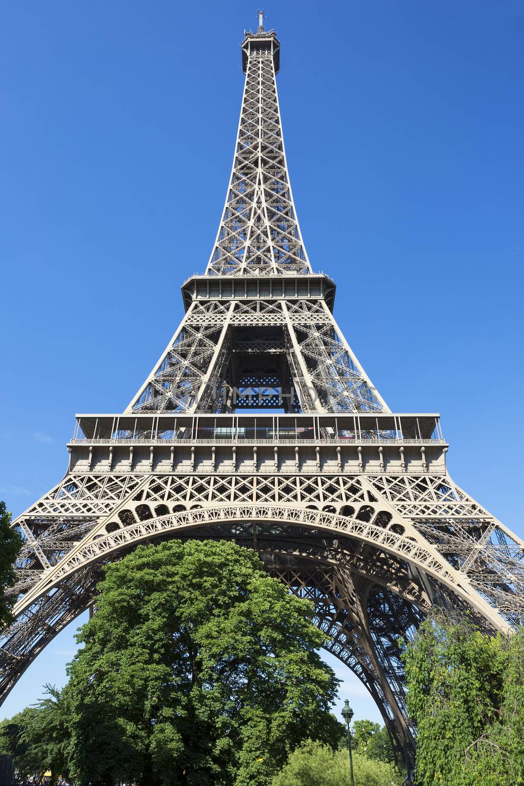 Eiffel Tower in blue sky by vwalakte