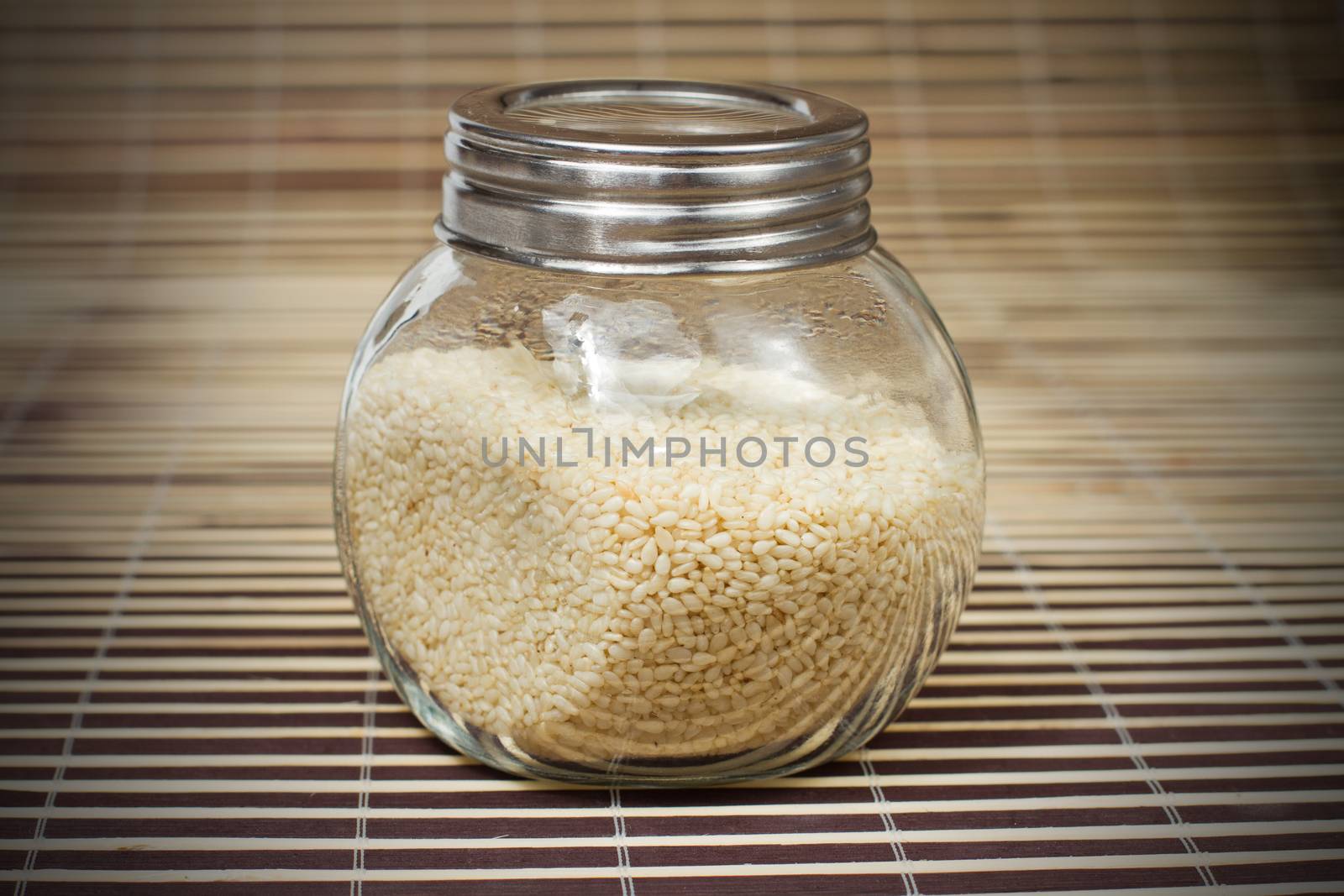 Sesame seeds in bowl
