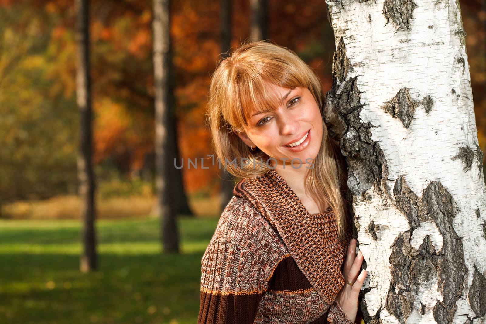Portrait of beautiful young woman at the park in autumn