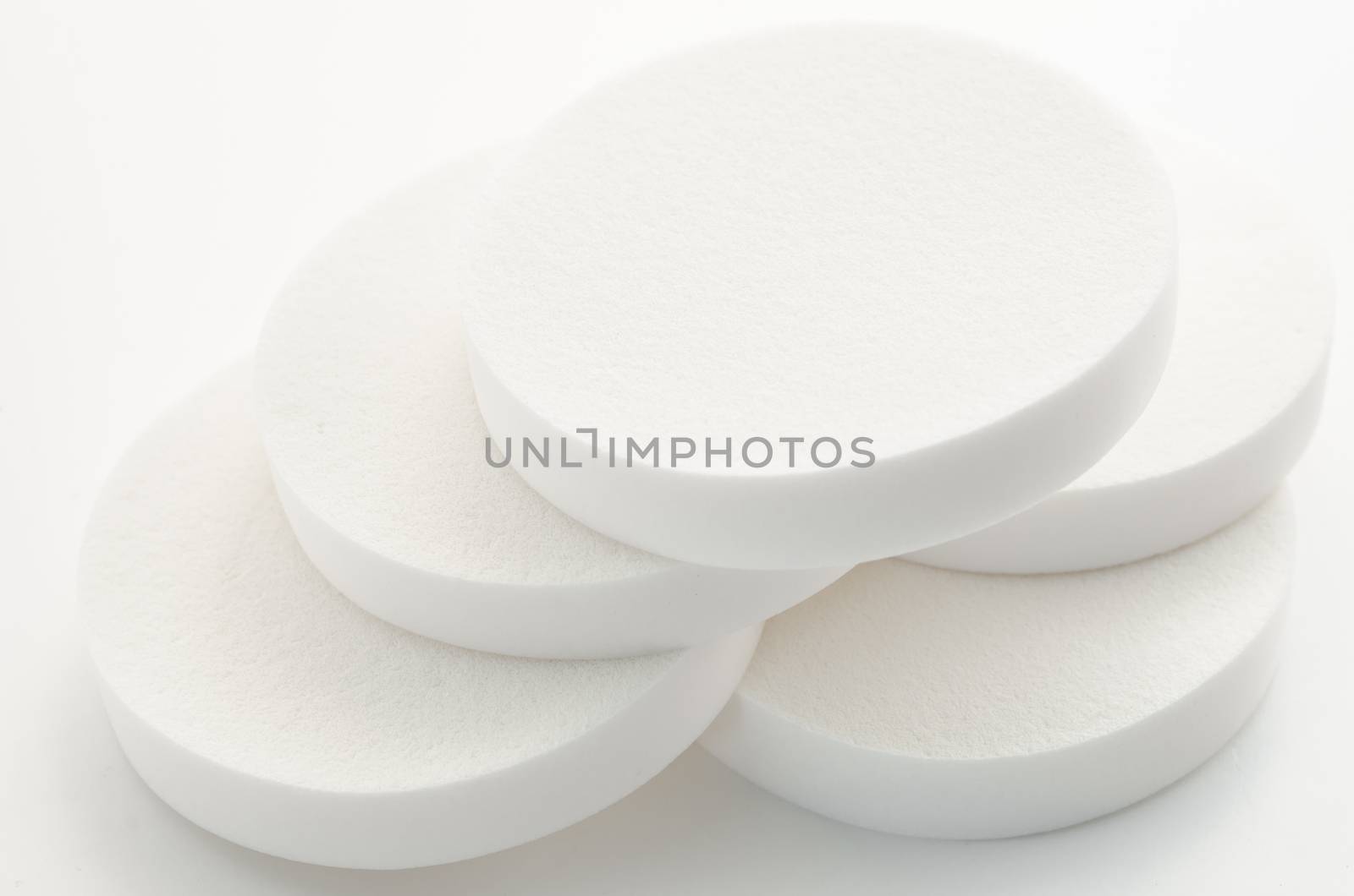 White cosmetic circle sponges for makeup. by Gamjai