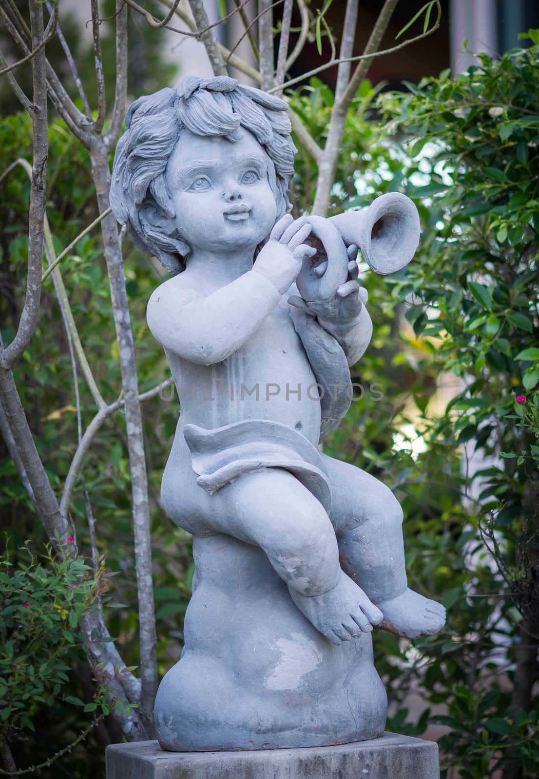 Young Angle, Cupid sculpture
