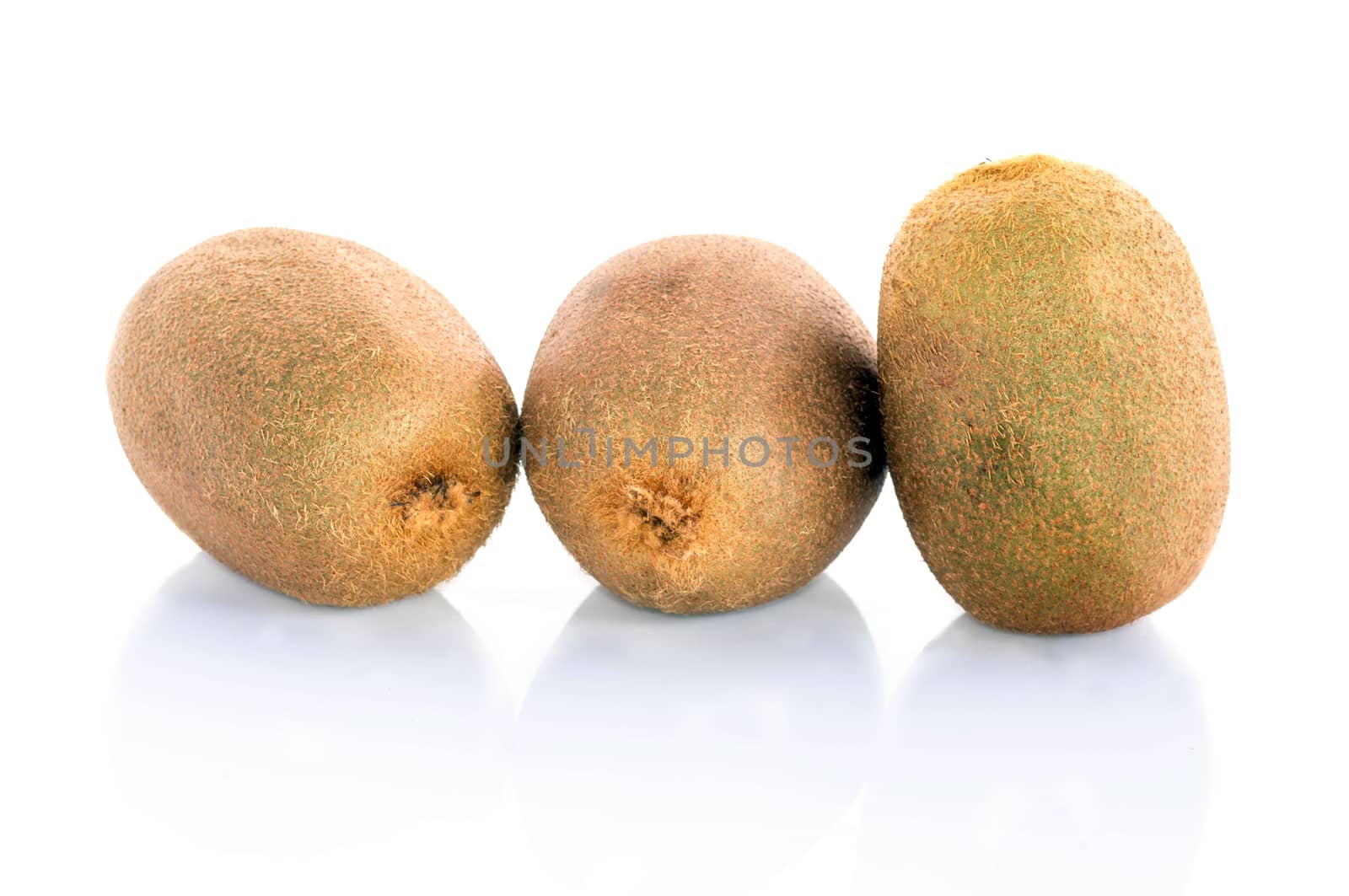 Full kiwi fruit isolated by seksan44