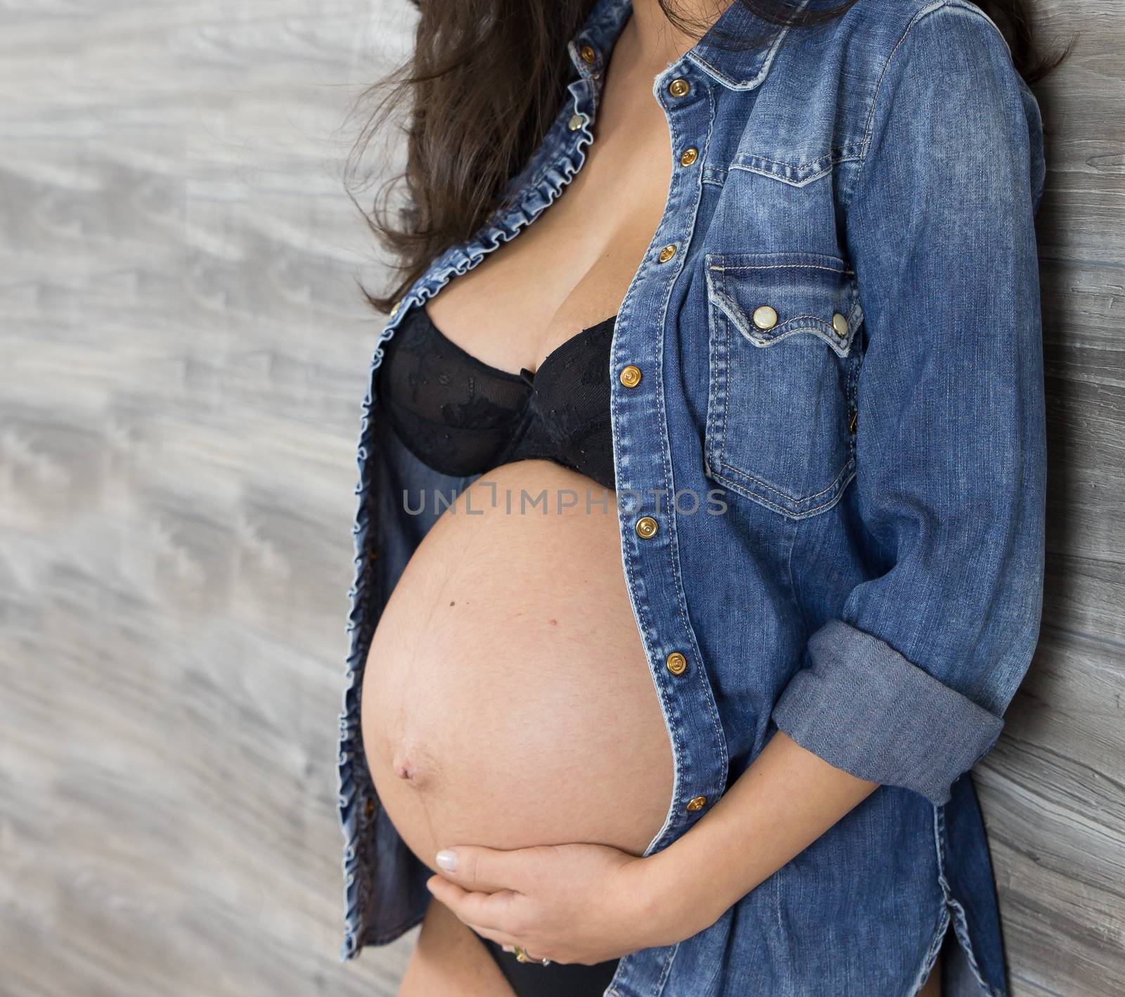 The sweet expectation of a pregnant with a denim shirt.
