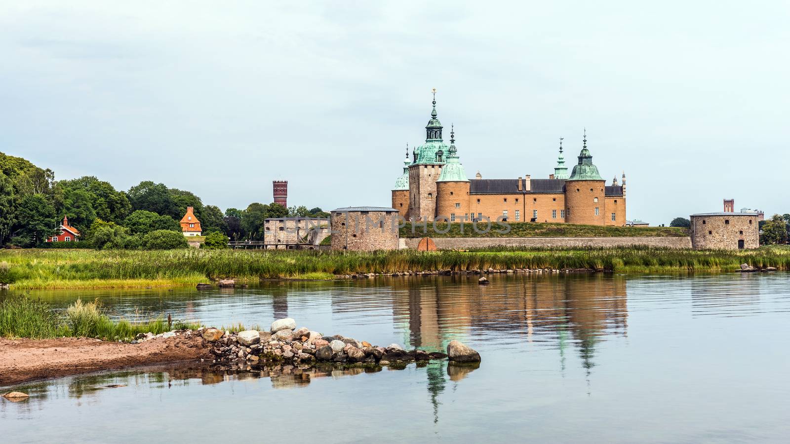 The legendary Kalmar castle dating back 800 years, reached its current design during the 16th century, when rebuilt by Vasa kings from the medieval castle into a Renaissance palace.