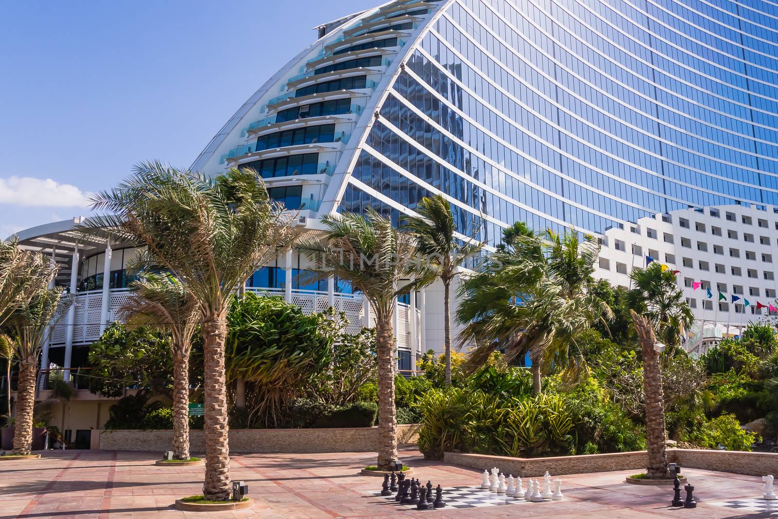Jumeirah Beach Hotel by pawel_szczepanski