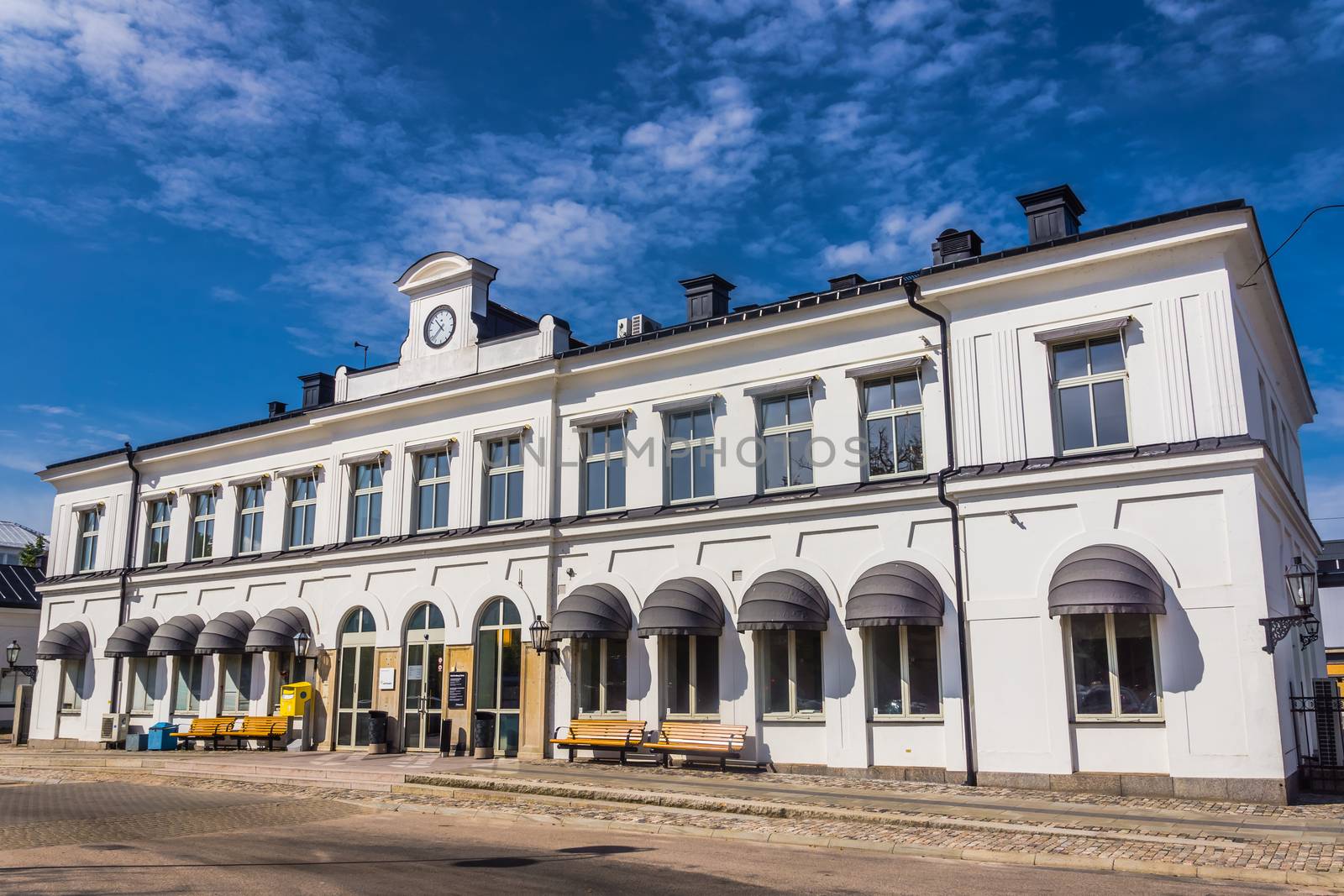 Train station in Karlskrona provides direct links to Gothenburg, Malmo, Stockholm and other Swedish cities. In 2007 direct service to Copenhagen has been resumed