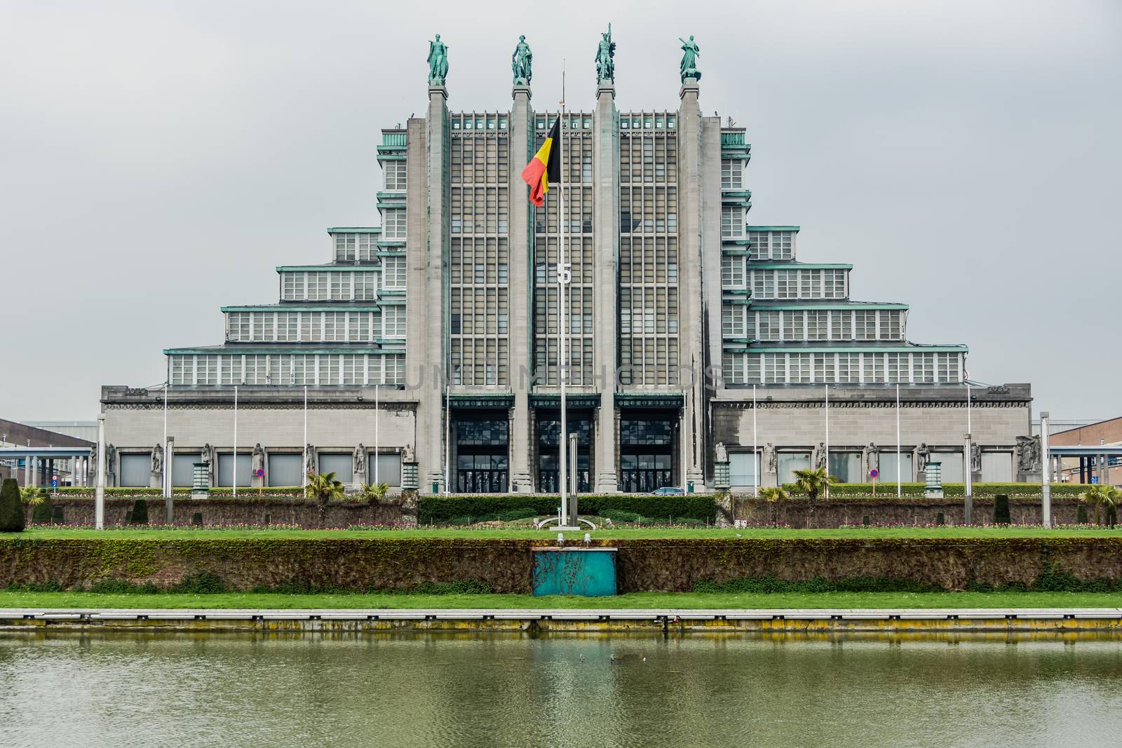 Brussels Exhibition Centre by pawel_szczepanski