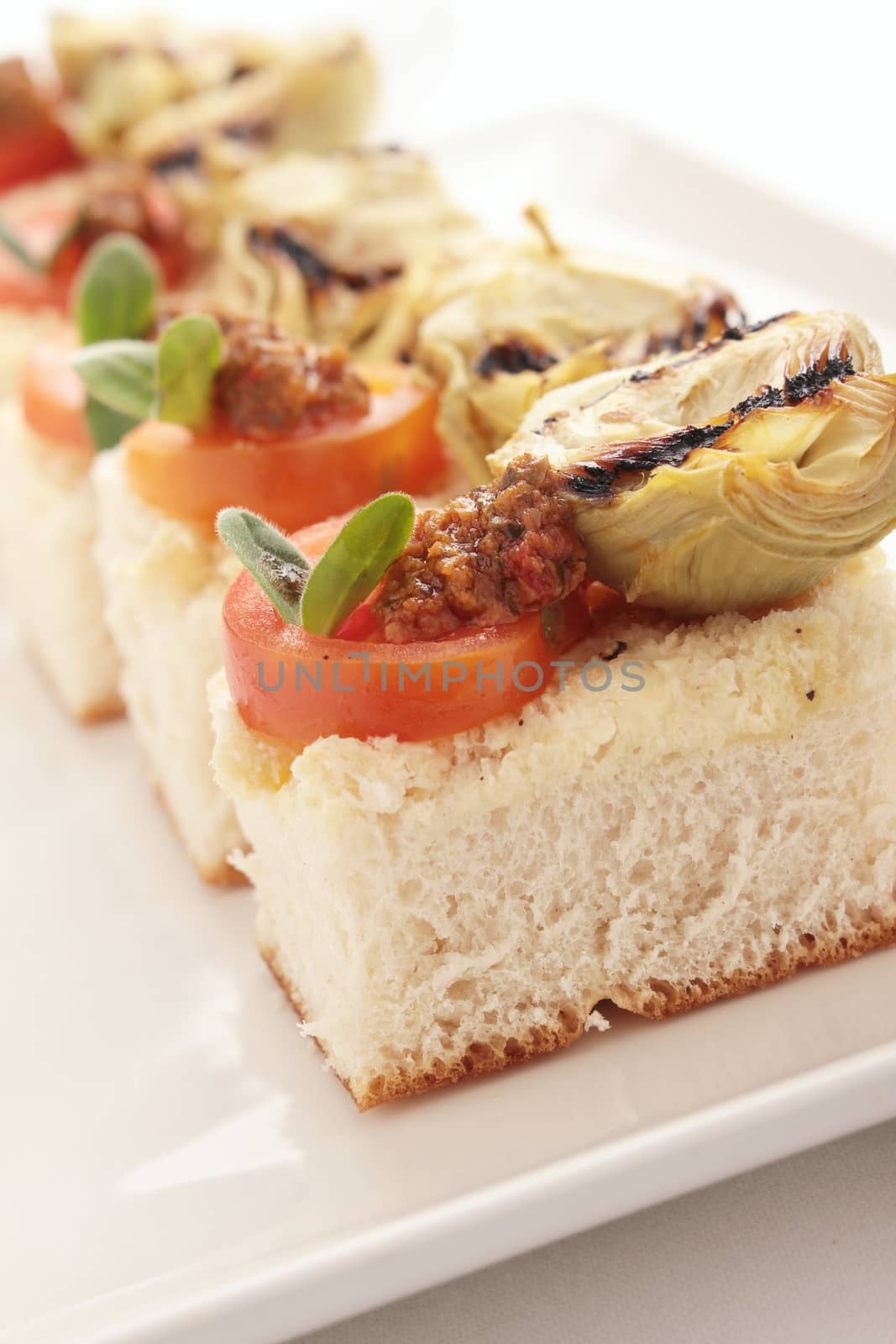 artichoke and tomato bread canape