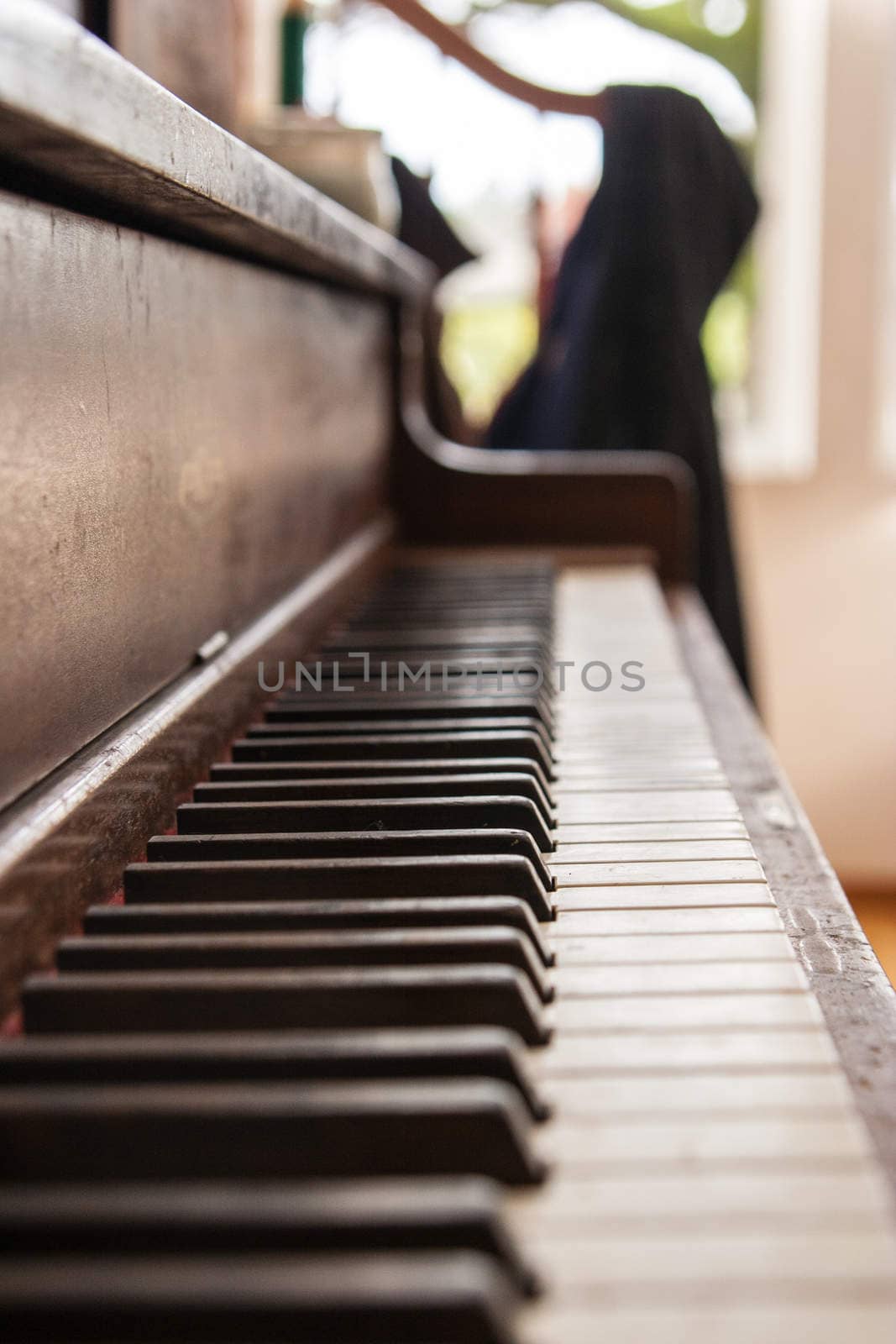 Upright piano keyboard