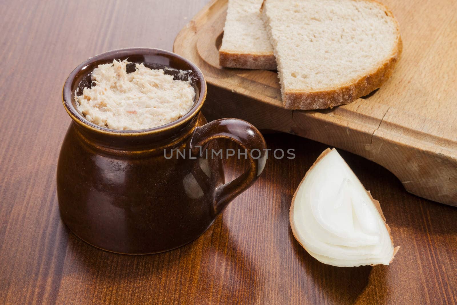 Pork lard with the fried onion in the pot and dark bread