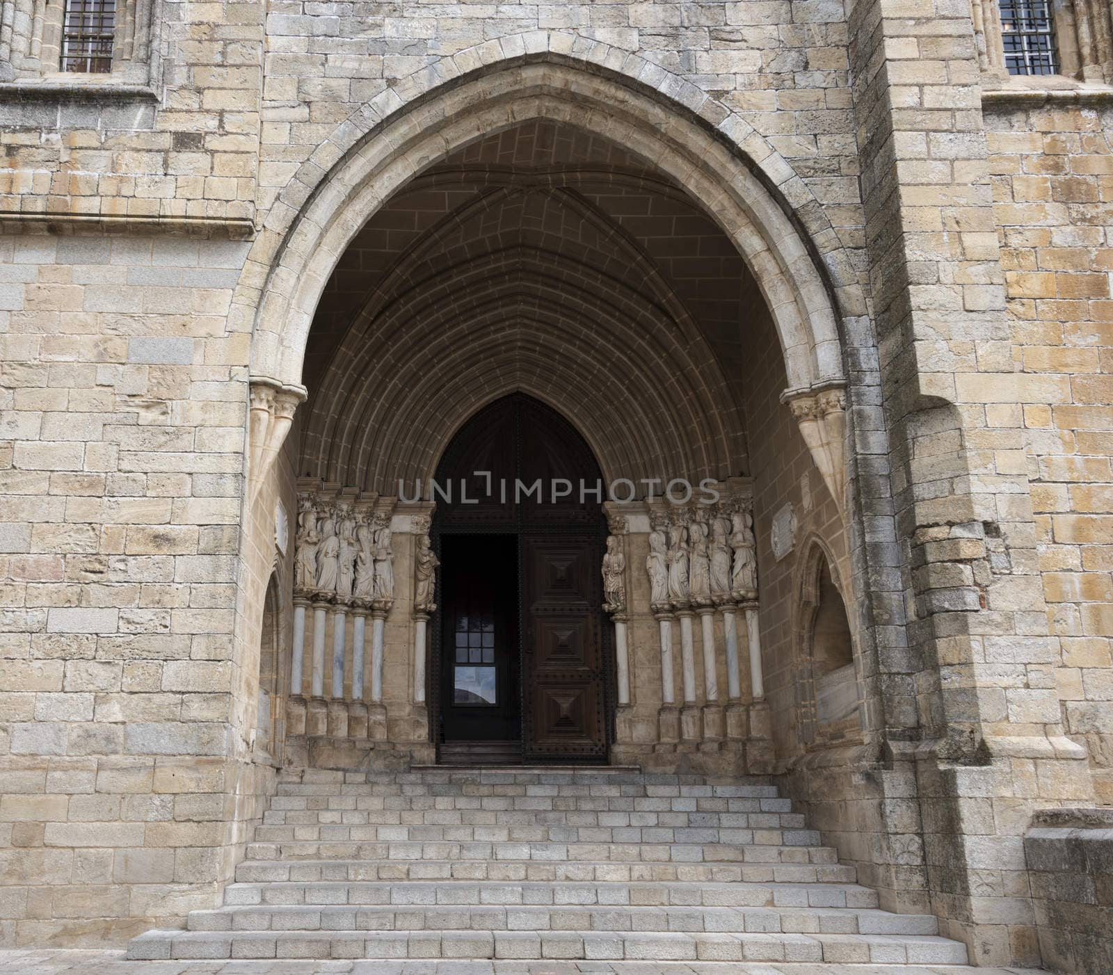 the entrance to the chuch in evora portugal