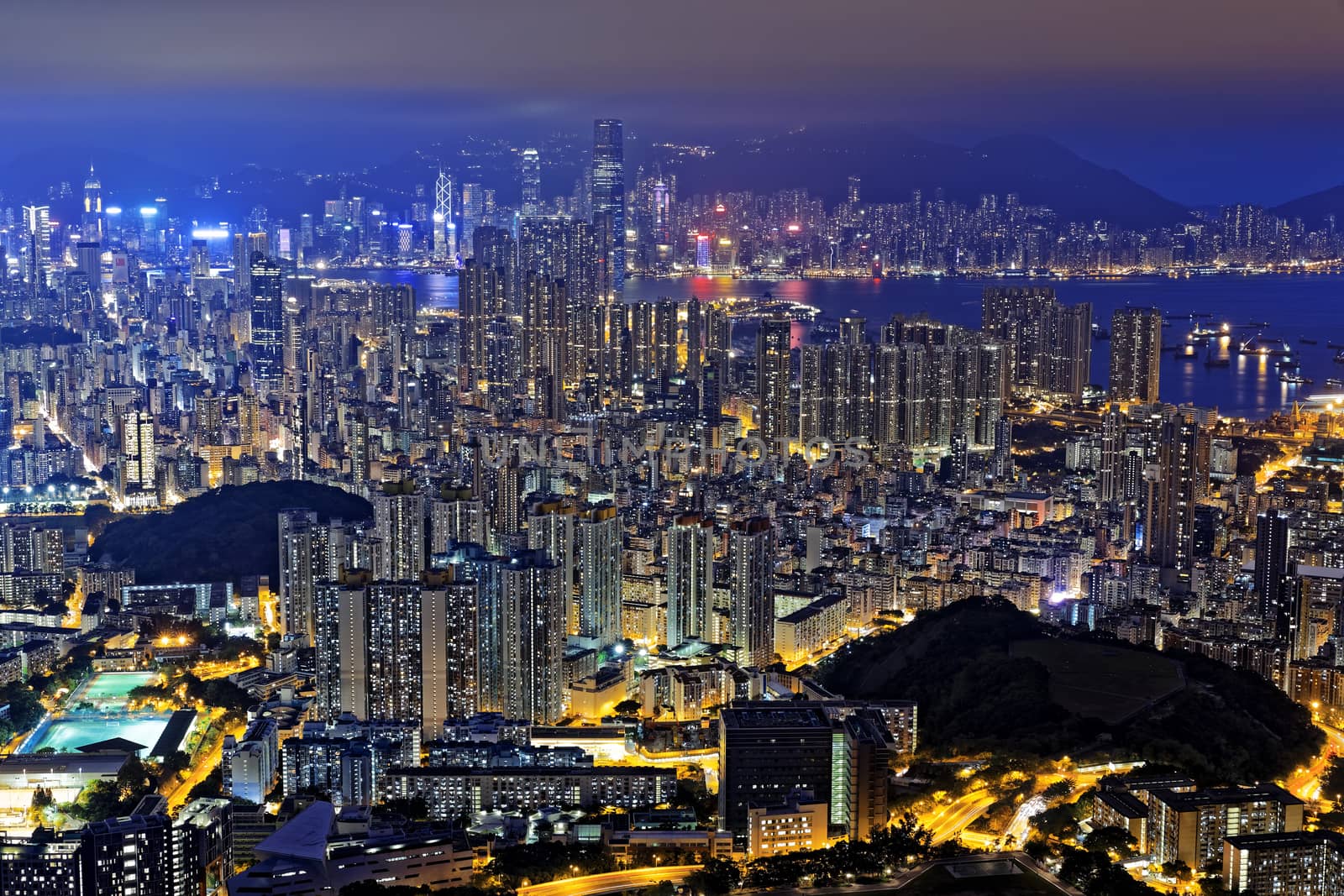 Hong Kong Night by cozyta