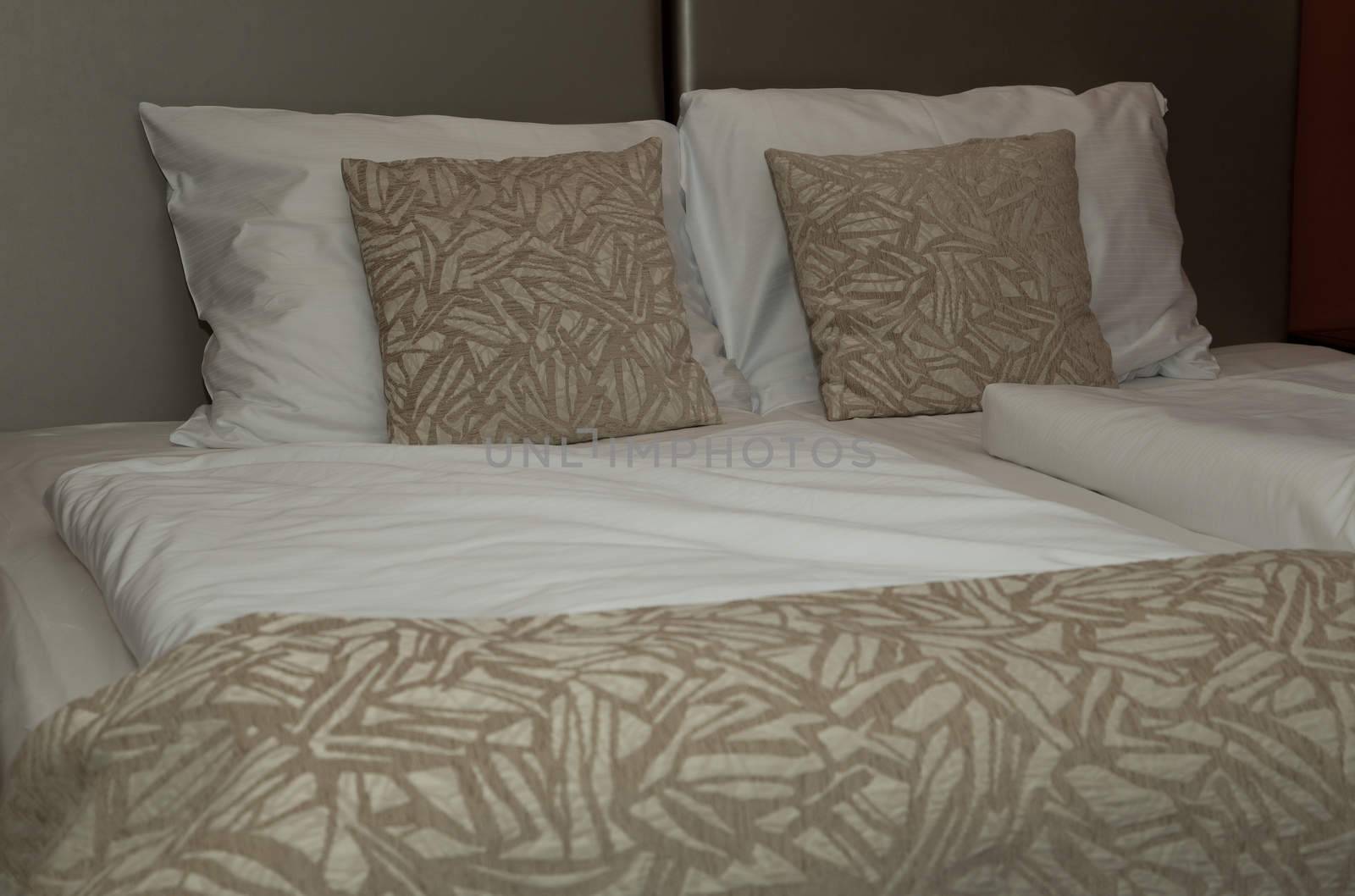 Double bed room in luxury suite