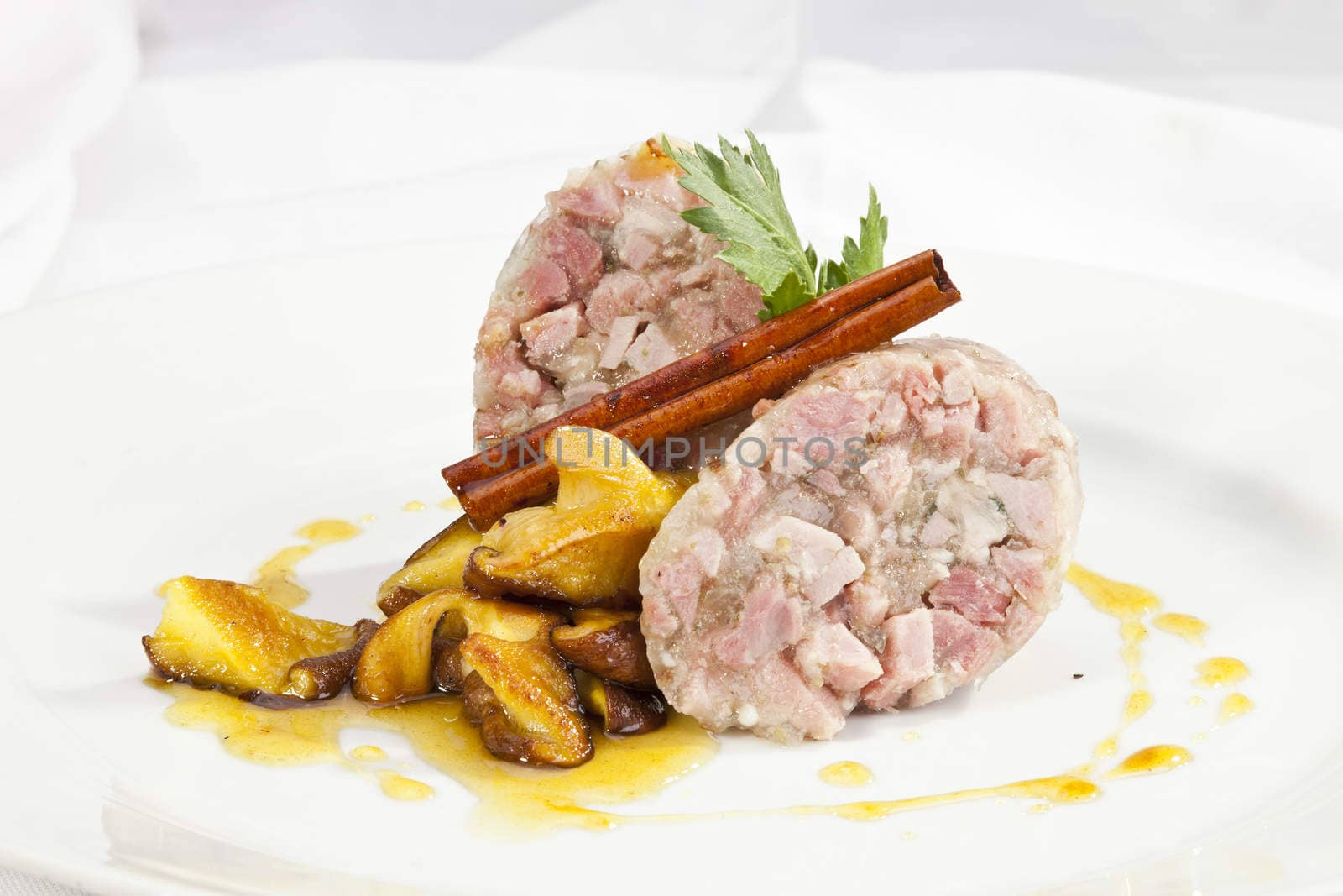 Headcheese with mushrooms and the cinamon