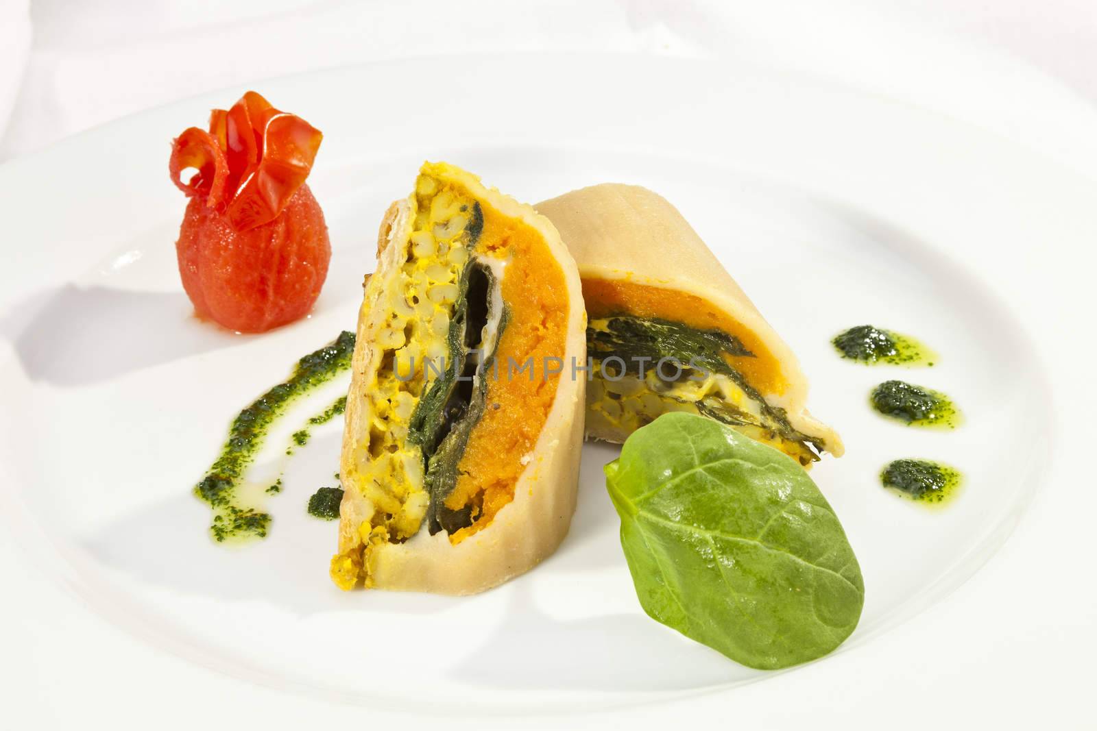 Vegetarian roulade with spinach, carrot and curry rice