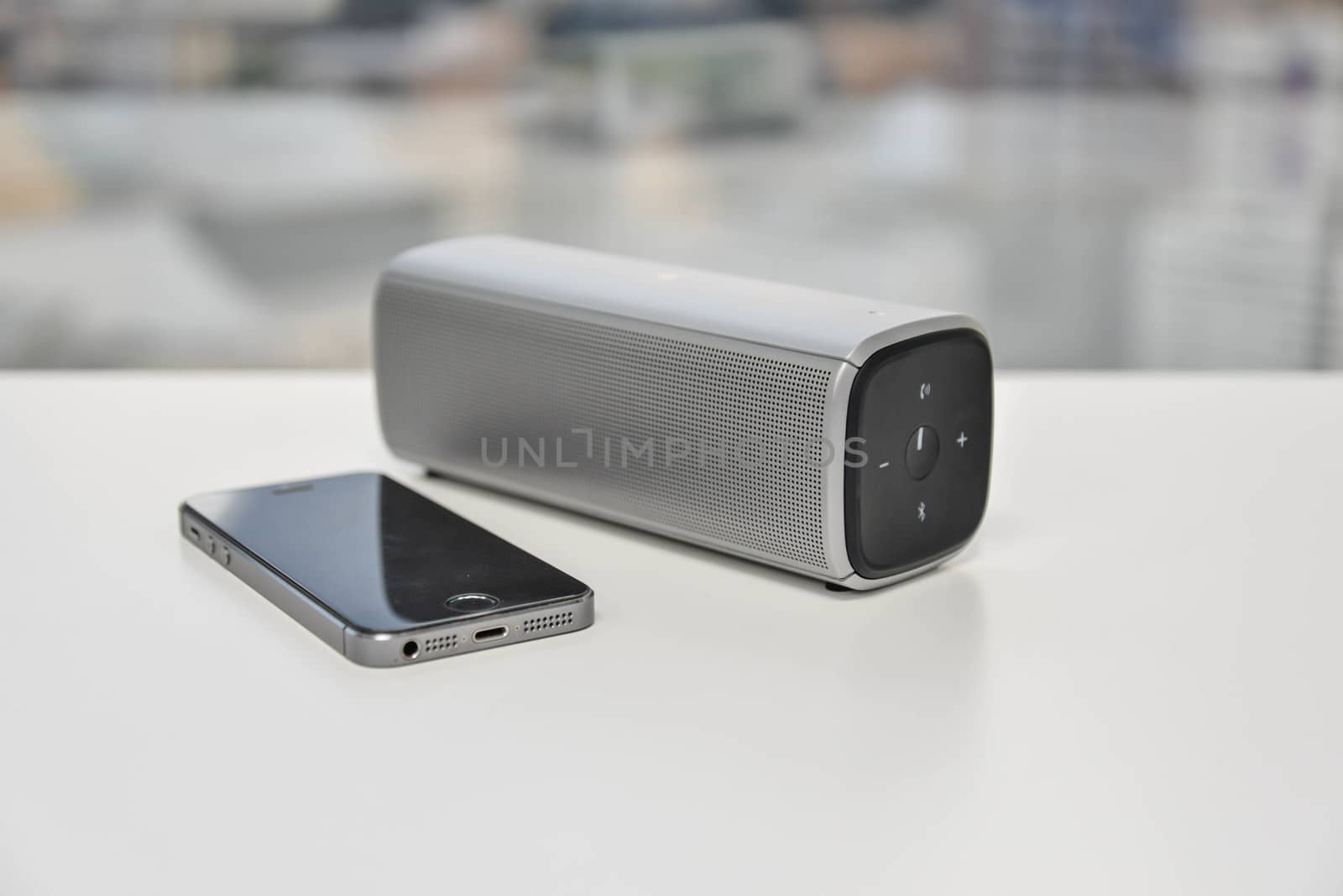 Bluetooth Speaker connected with mobile phone by Magneticmcc