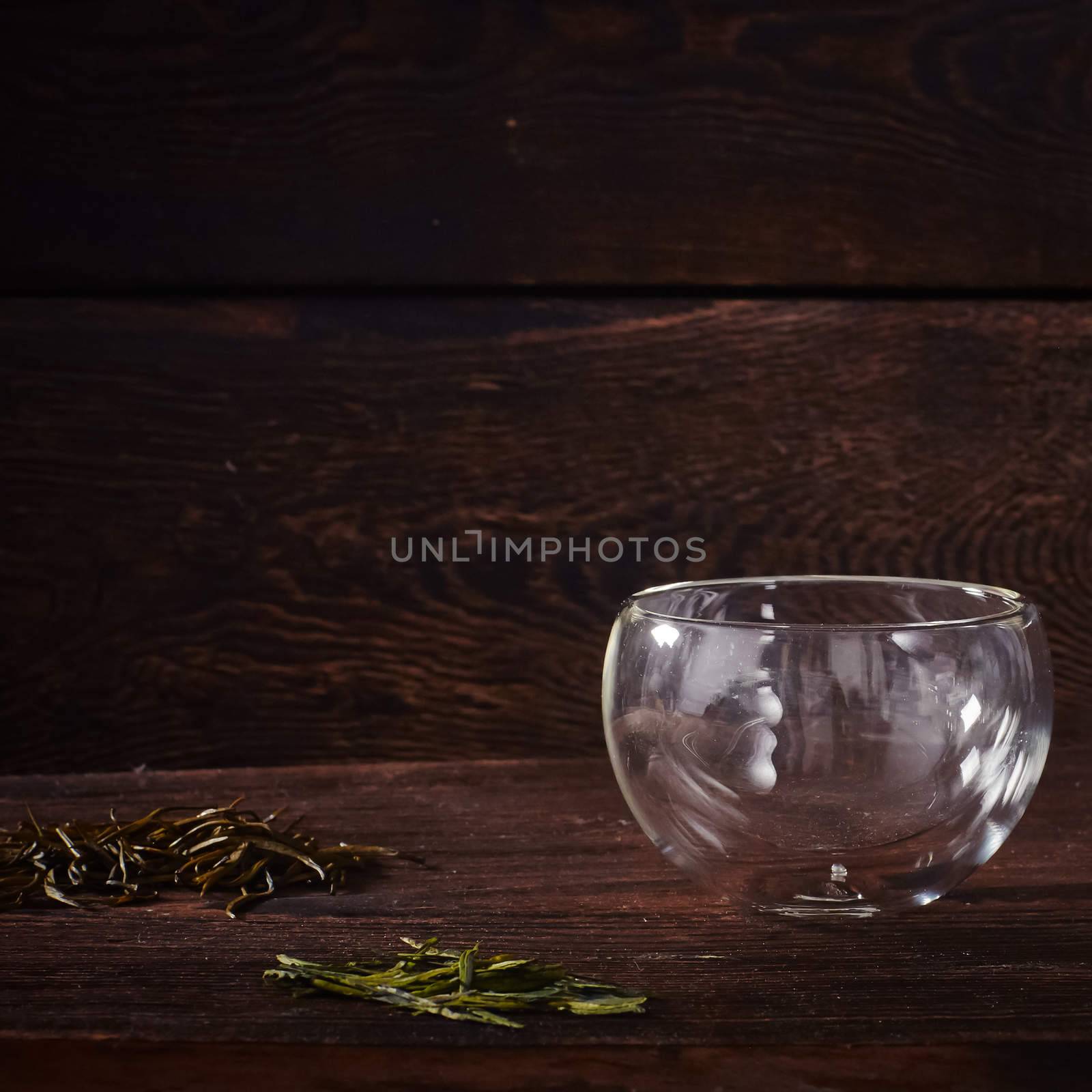 Thermo tea cup, loose tea leaf on wood table