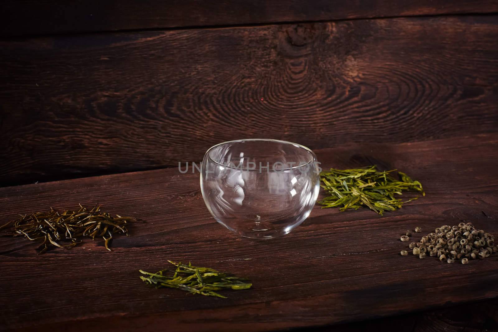 Thermo tea cup, loose tea leaf on wood table