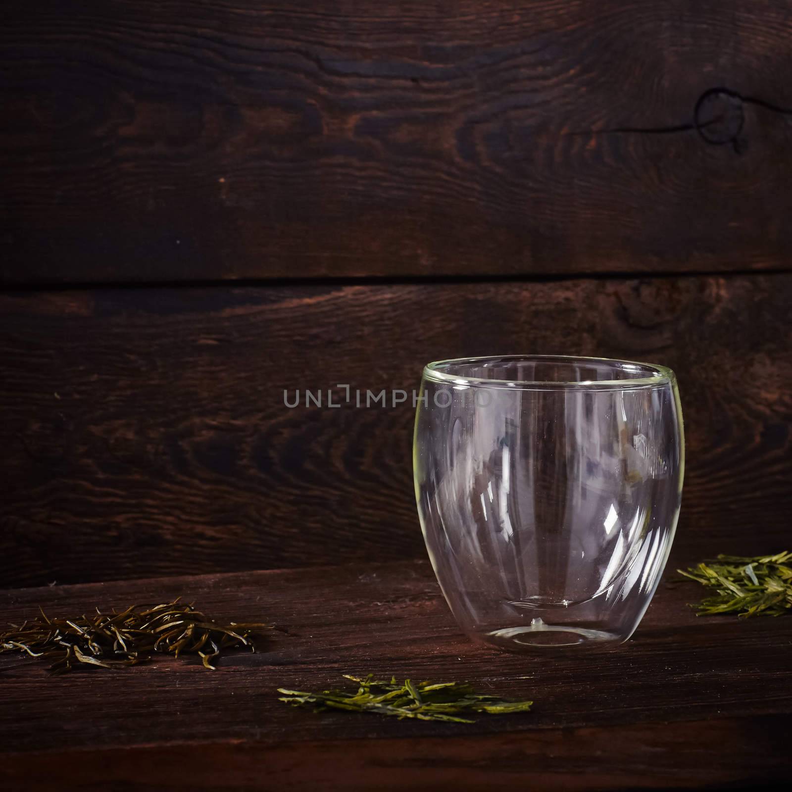 Thermo tea cup, loose tea leaf on wood table