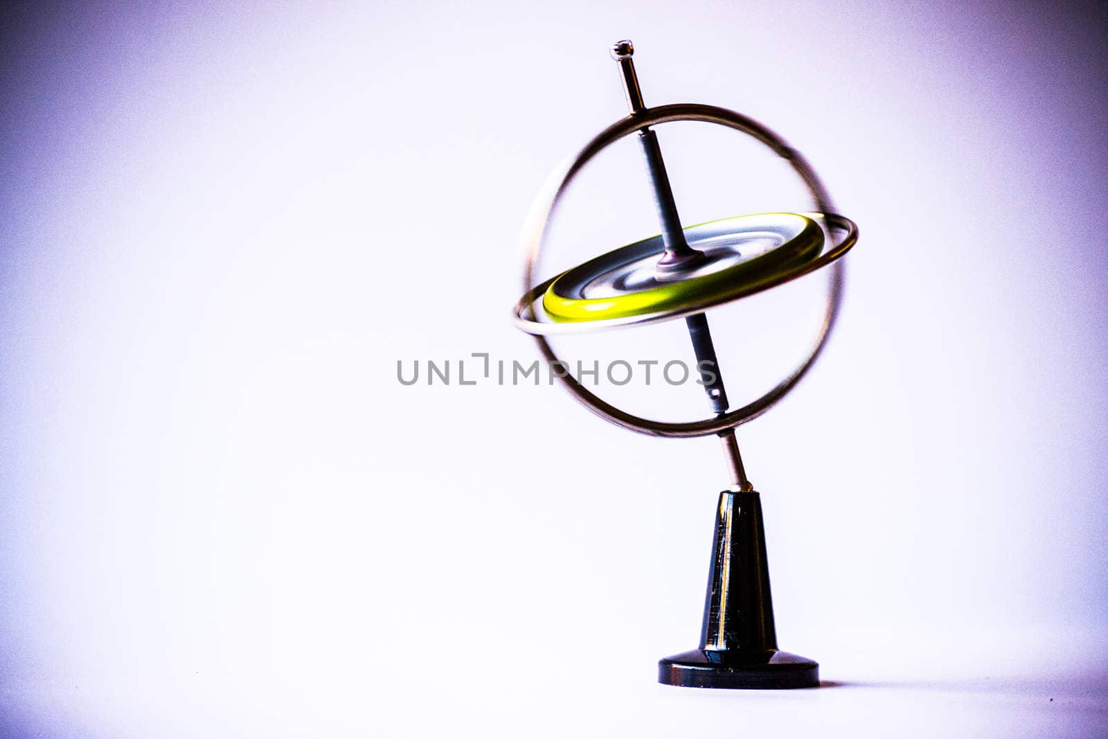 Gyroscope composed of a free rotating wheel and a spinning axis, uses Earths gravity to determine orientation