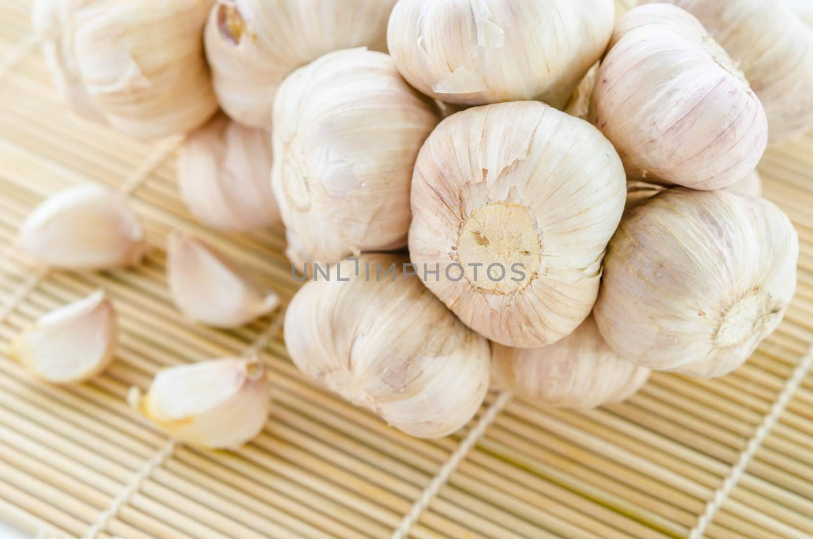 Organic garlic whole by Gamjai