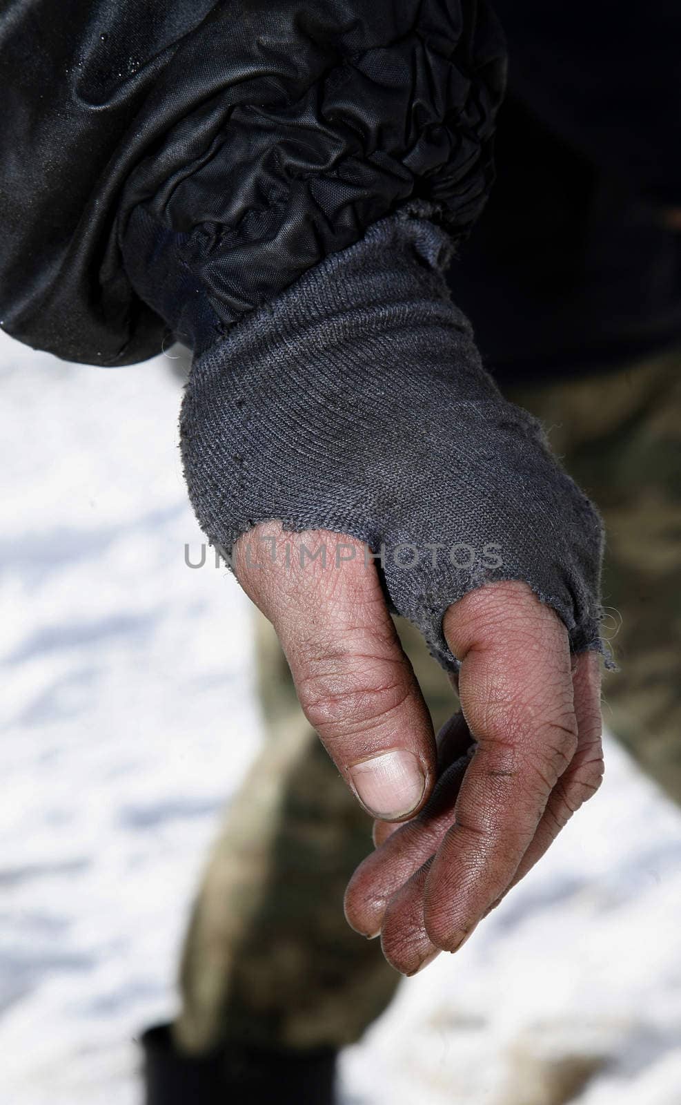 hand worker of the oil industry