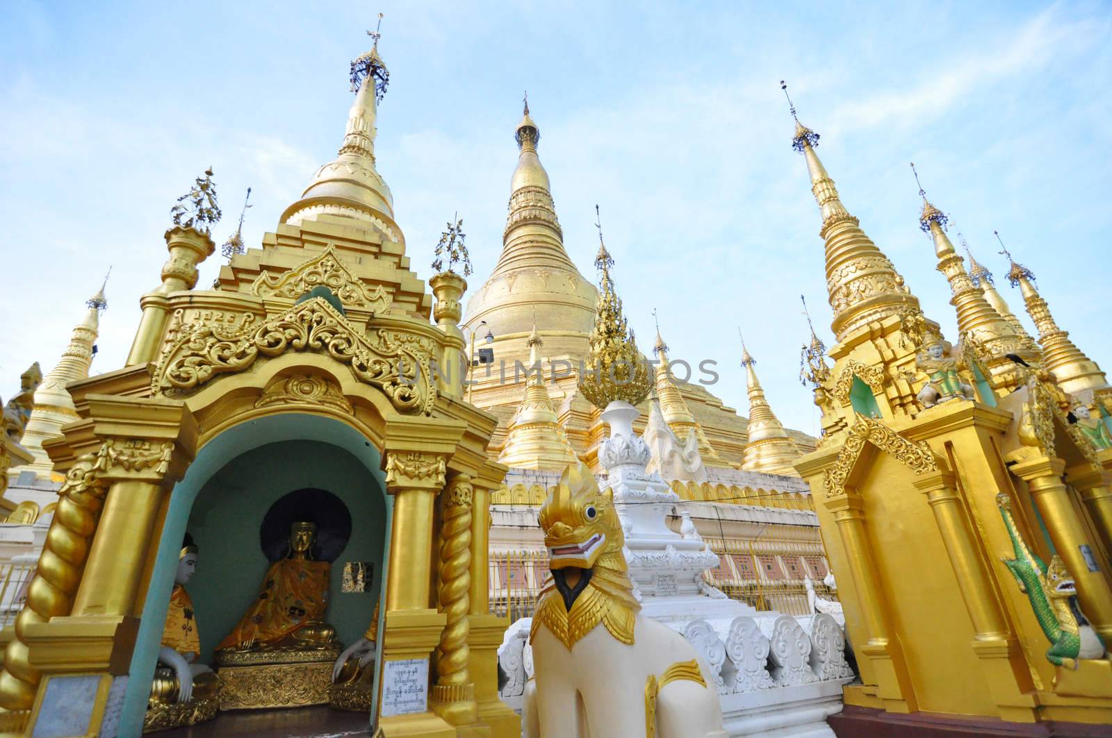 Shwedagon Pagoda Temple, Golden Pagoda in Yangon, Myanmar. 