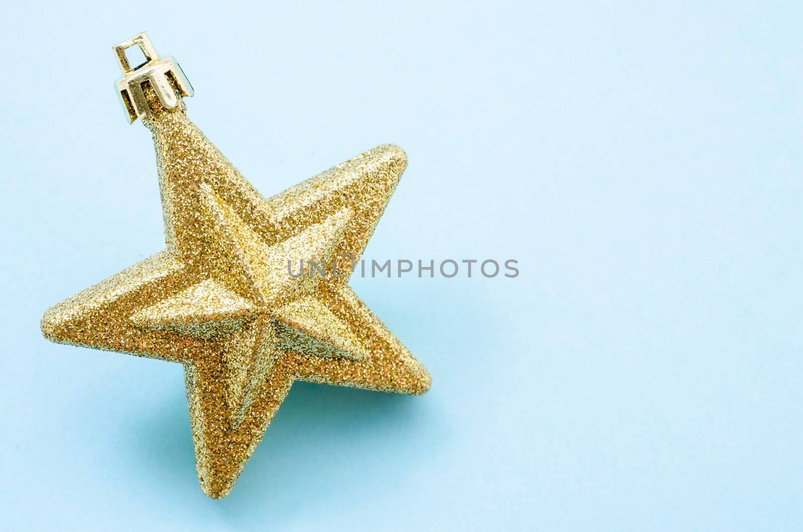 Golden Christmas star by Gamjai