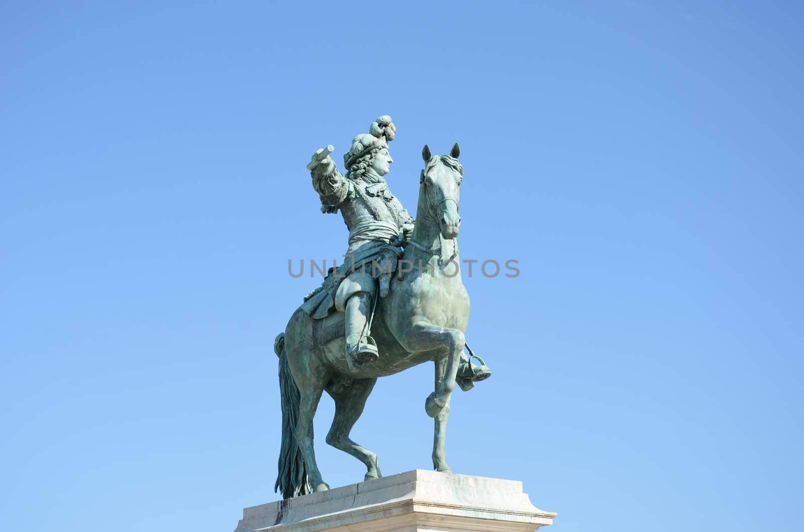 Statue of Louis IVX on horseback by pauws99