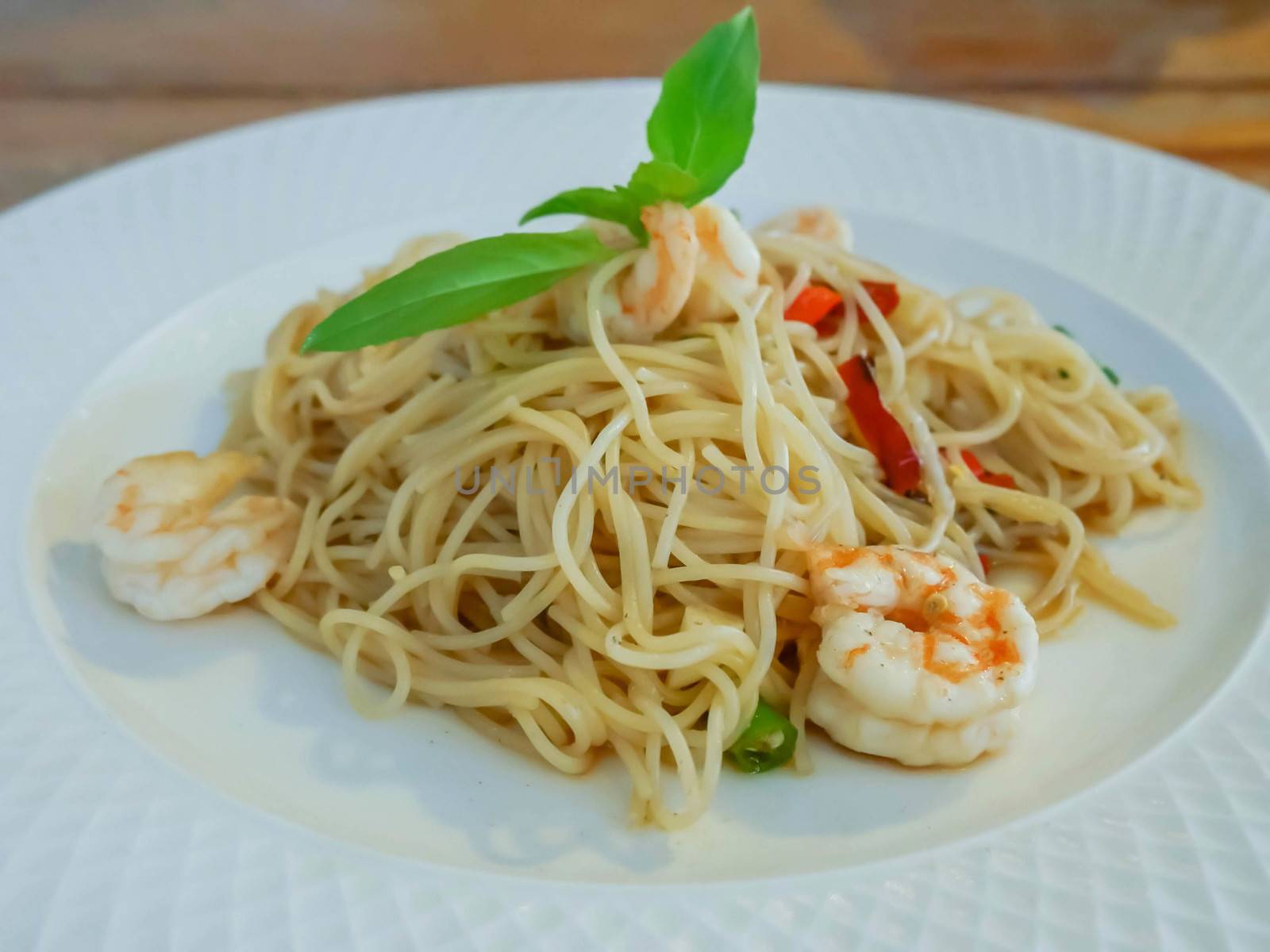Spaghetti with prawn, chili and basil