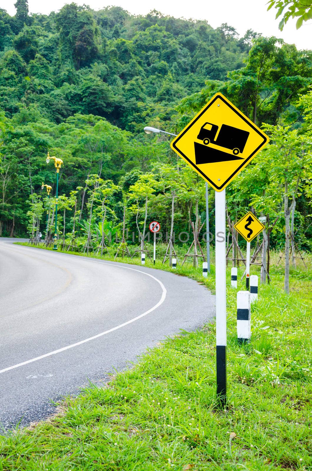 Steep grade warning sign on road to the moutain.