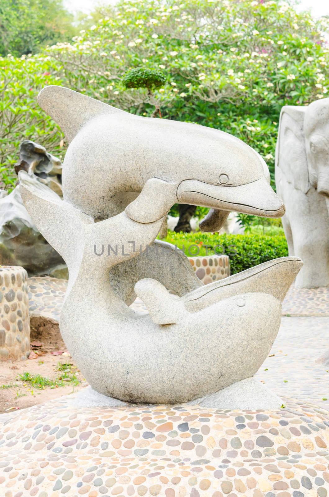 Twin Dolphin statue by Gamjai